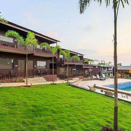 Capital O 18910 La Gracia Resort Morjim Exterior foto